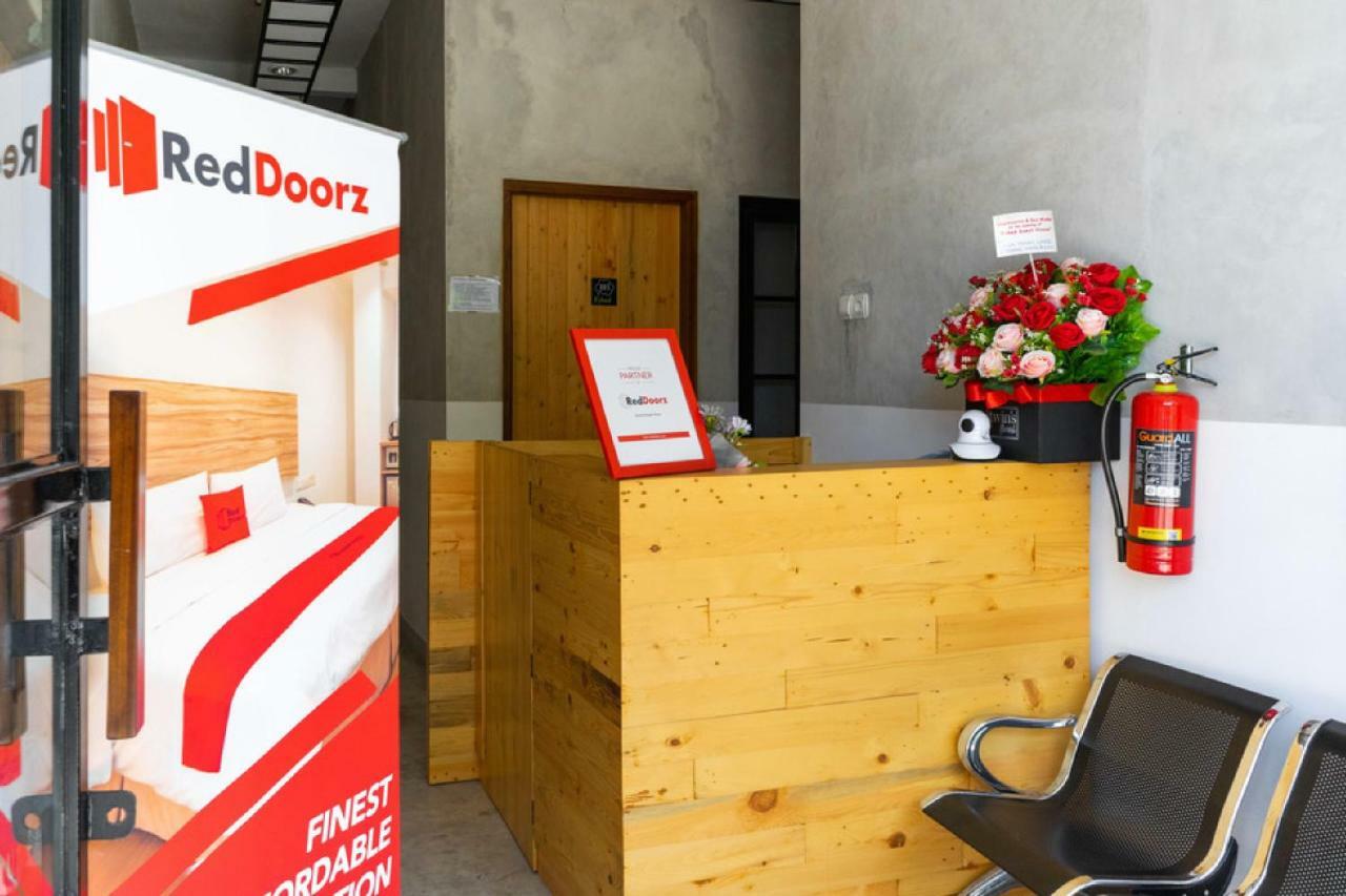 Reddoorz Near Sam Poo Kong 3 Semarang Hotel Exterior photo